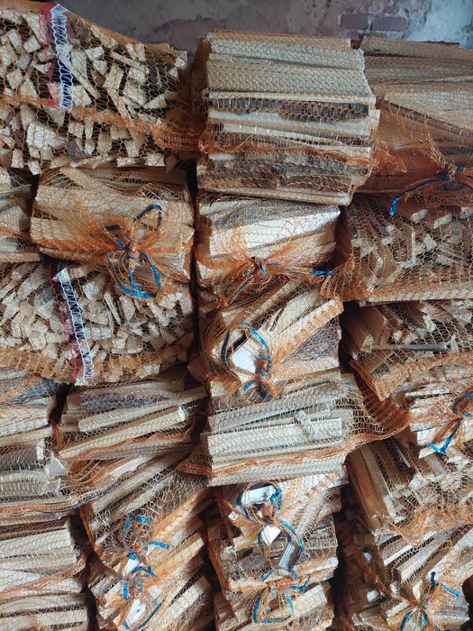 Rozpałka sosna świerk drewno drzewo rozpałkowe