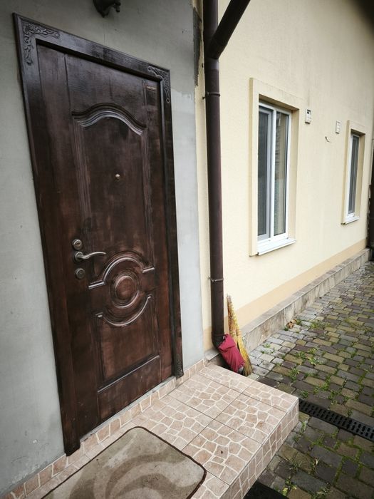 Оренда части будинку біля фавориту