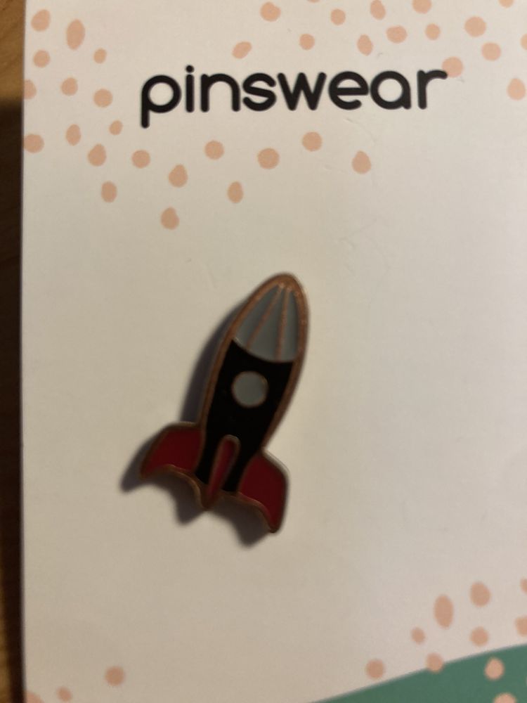 Przypinka Pinswear Rakieta nowa PINS