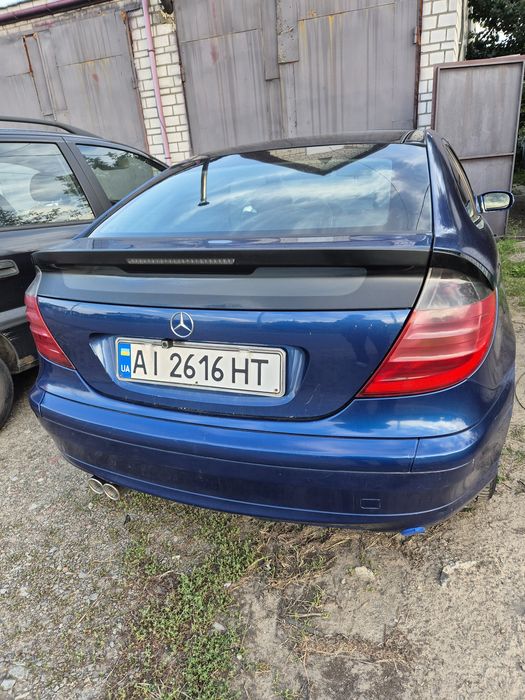 Смарагдовий  Мерседес-Веnz  С200 купе автомобіль на  газу