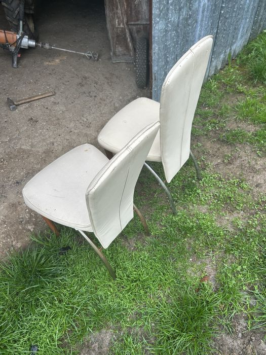 Sprzedam dwa krzesła stan dobry !