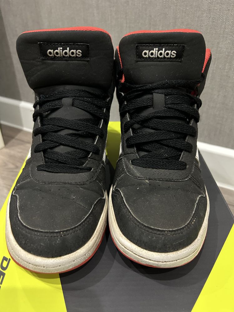 Черевики Adidas ( для хлопчика на 10-12 років)