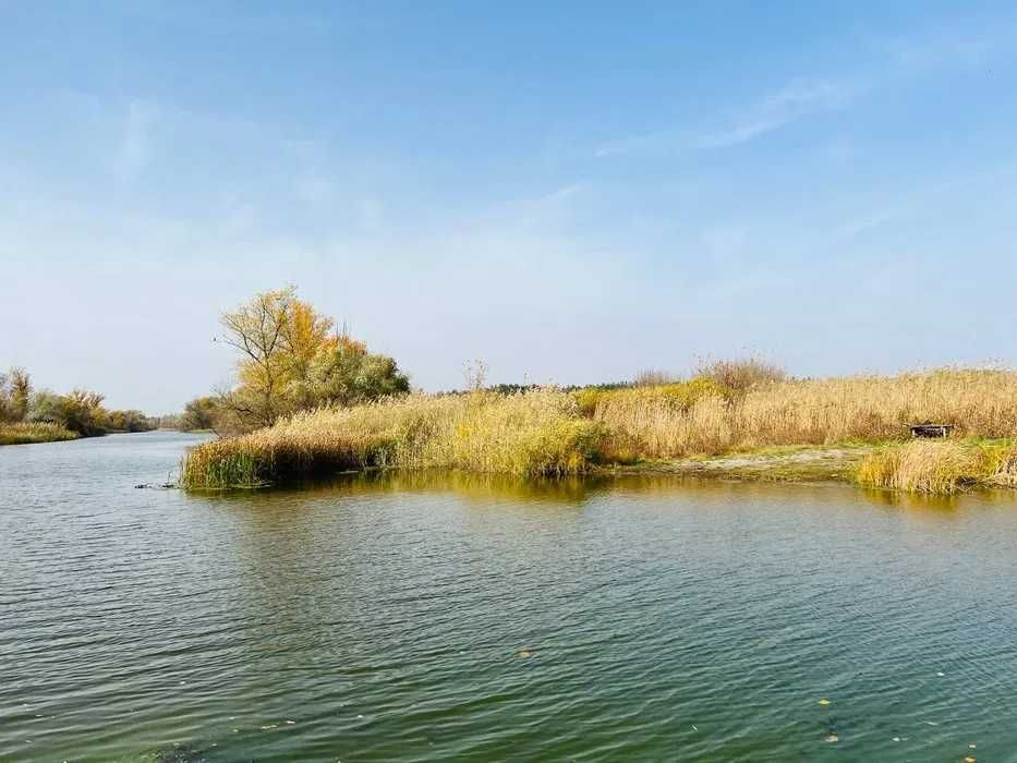 Продам участок в пос.Обуховка недалеко от леса и реки