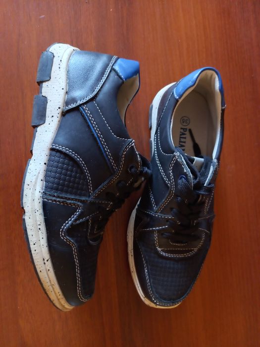 Продам шкіряні кросівки на хлопчика. 35 розмір