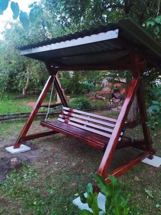 Гойдалка. Садова качелька. Деревяна качелька.