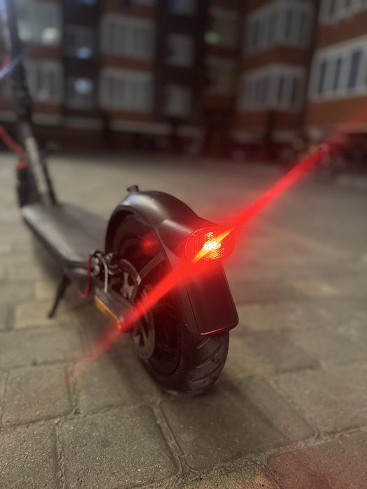 Електросамокат Xiaomi Mi Electric Scooter 4