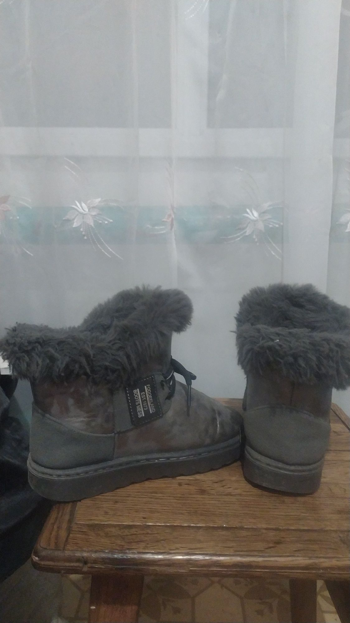 Взуття зимове дитяче. Розмір 32. Стан ідеальний. 250грн. Пересилаю
