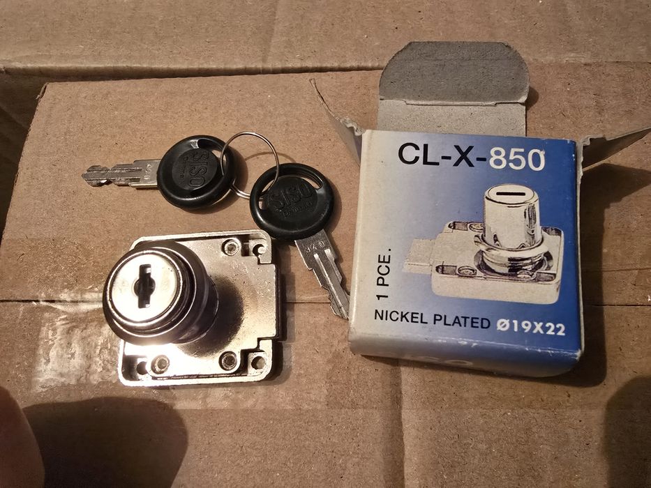 Zamek meblowy kwadratowy 2szt SISO X850 fi19x22mm CK