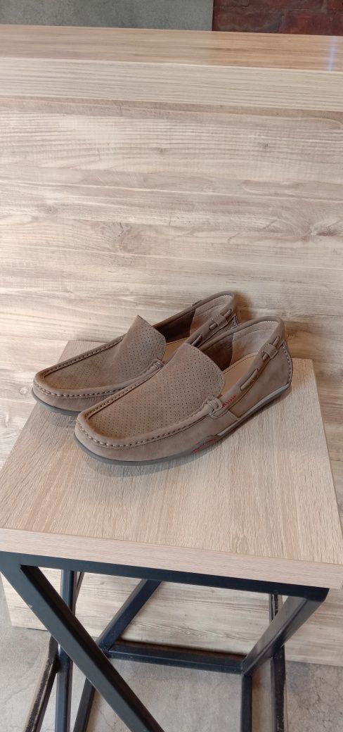 Оригінальні чоловічі лофери Clarks