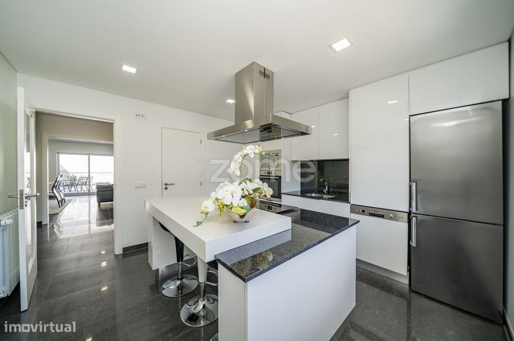 Moradia Banda T4 - Como Nova, em Encourados, Barcelos