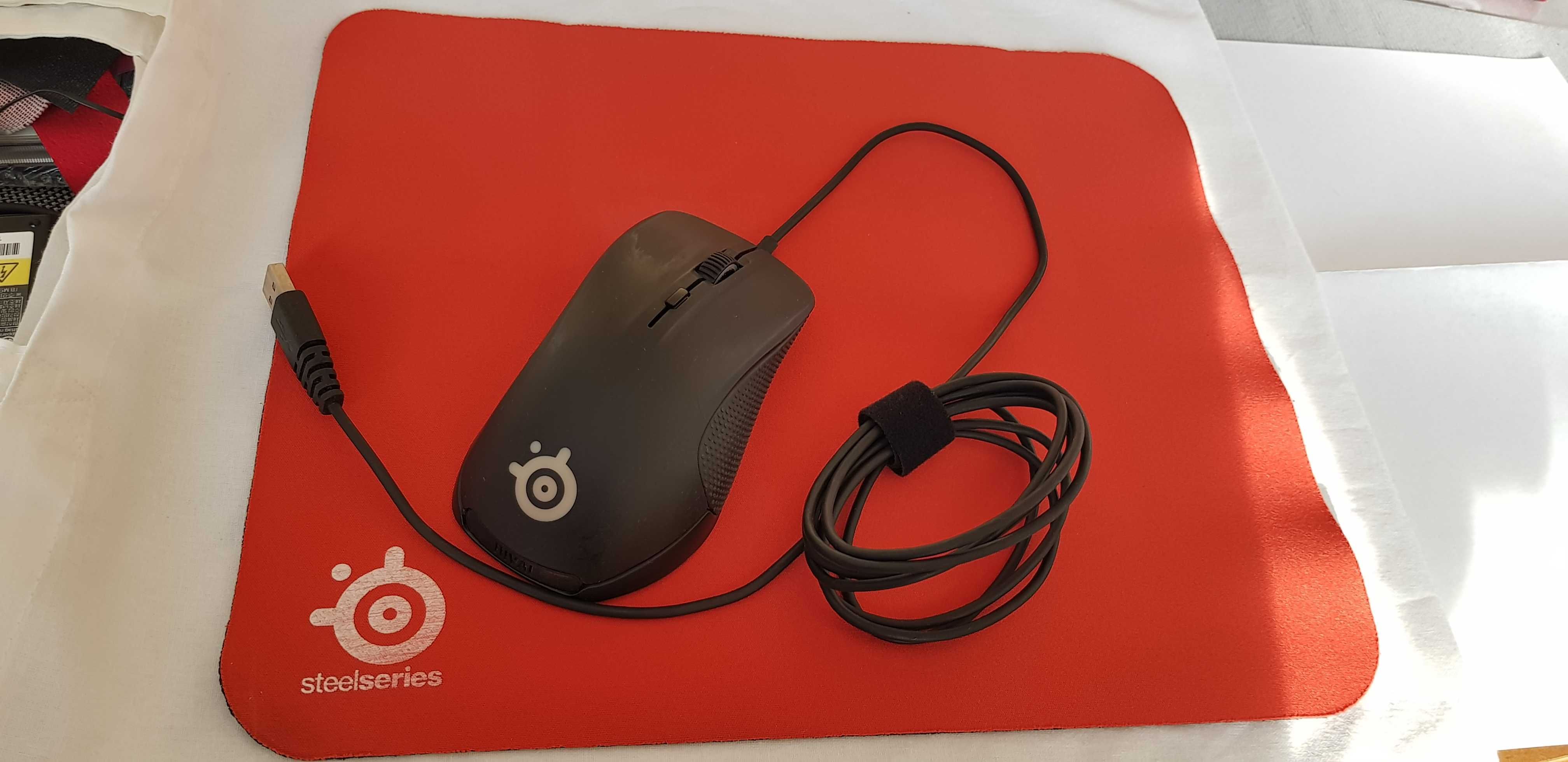 Mysz optyczna SteelSeries RIVAL z podkładką.