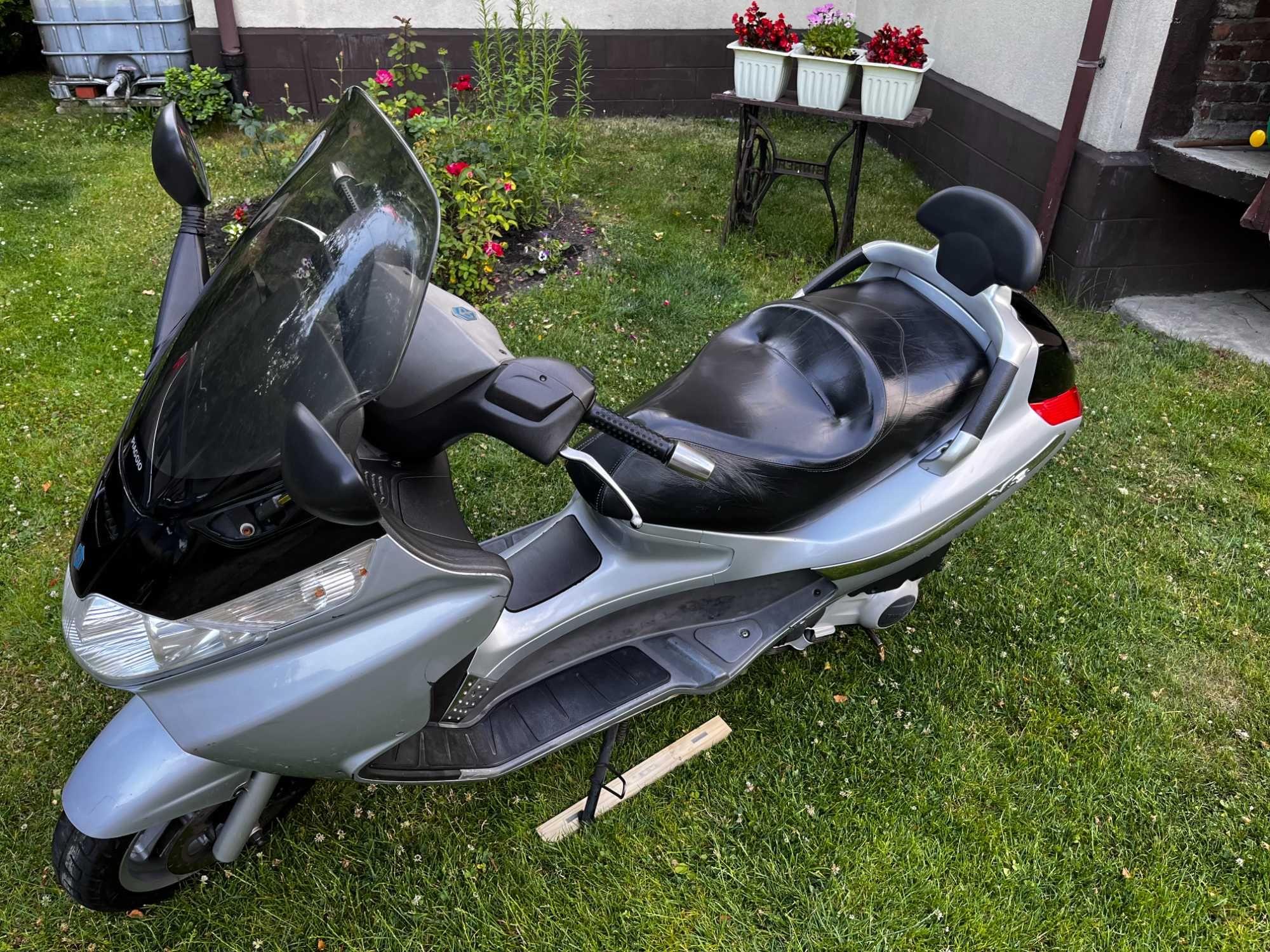 Skuter Piaggio X8 2005r.