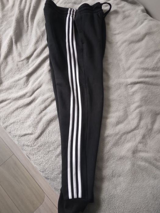 Spodnie dresowe chłopięce adidas rozmiar S, na wiek 12-13 lat