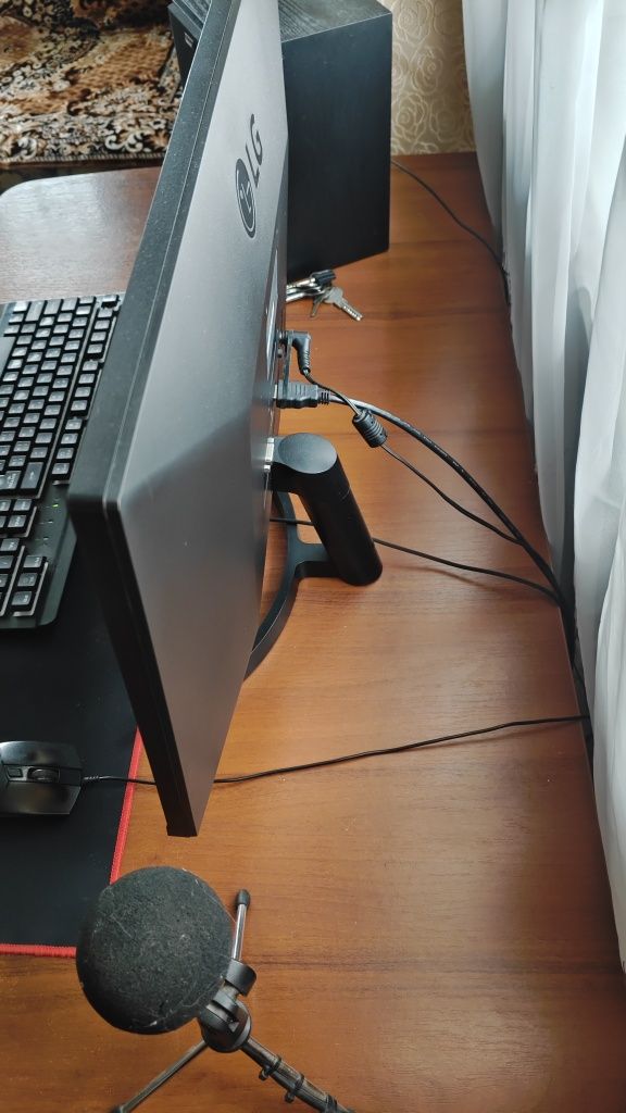 Монітор LG 24MK600 в дуже доброму станні