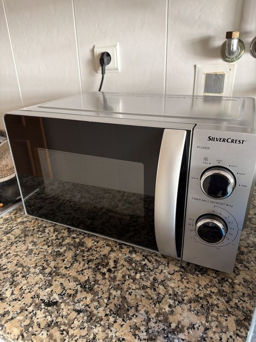 Micro-ondas Silvercrest 700W quase nova – ótimo estado