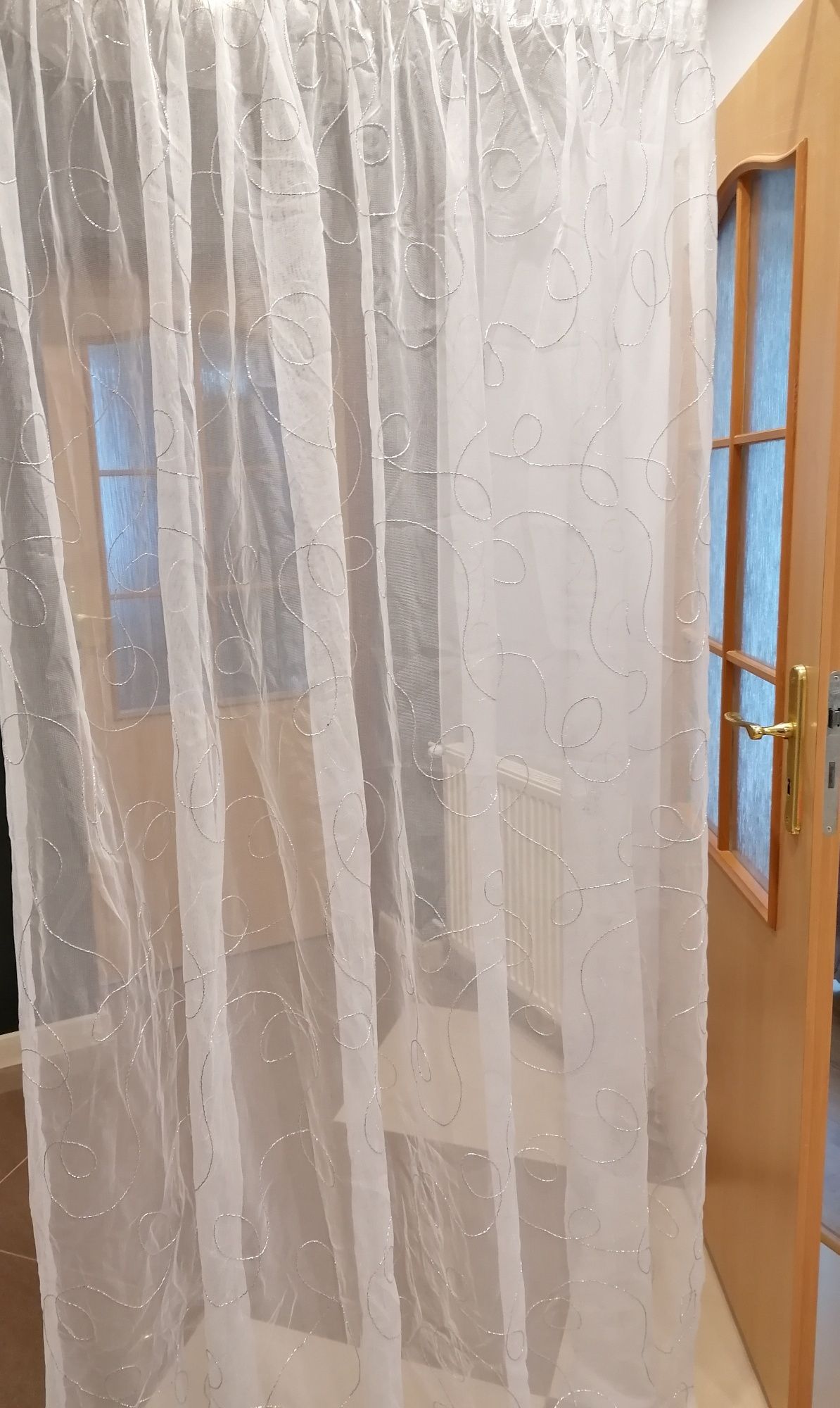 Firana  Biała z srebrną nitką z srebrną lamówką
