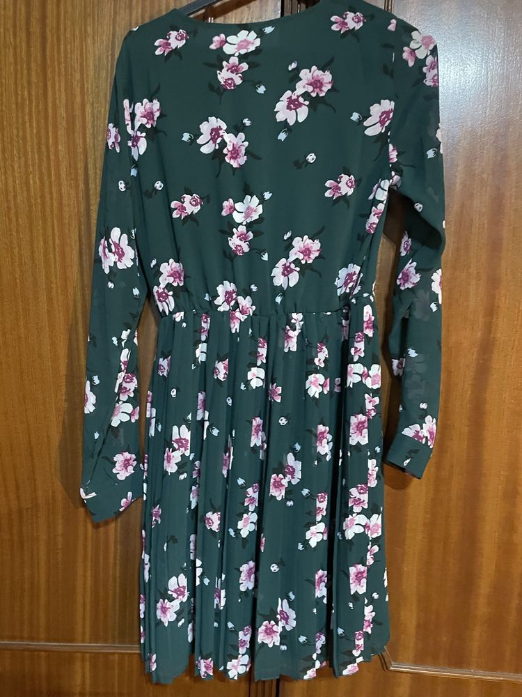 Vestido verde com flores