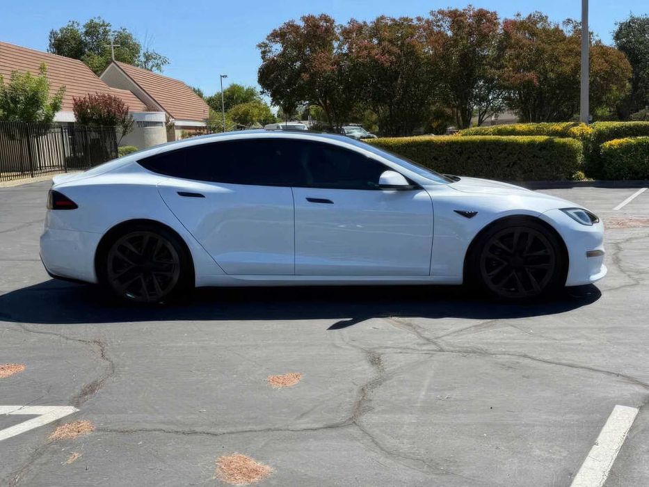 Tesla Model S      2022