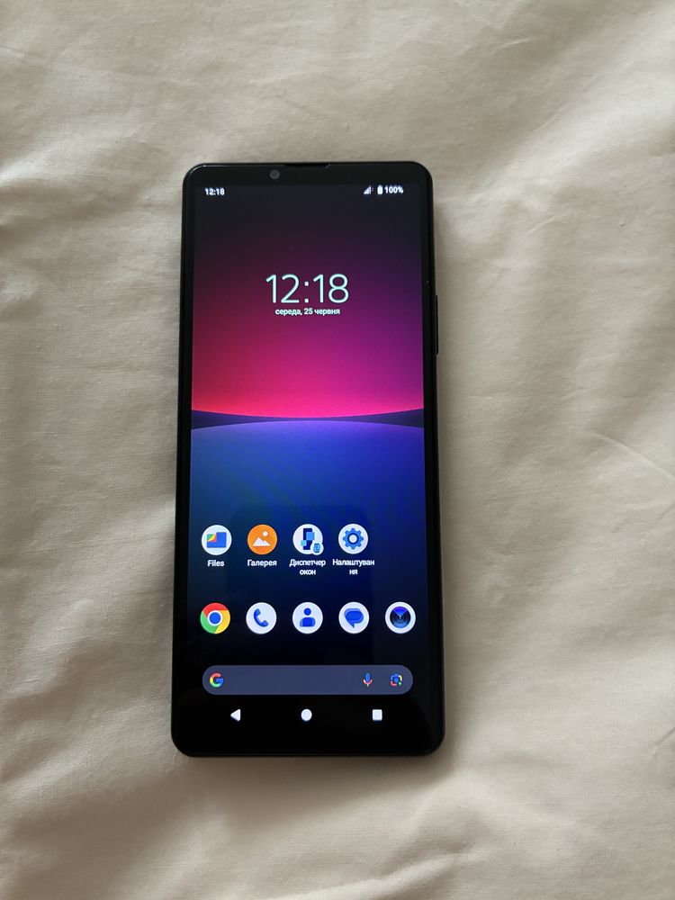 Мобільний телефон Sony Xperia IV