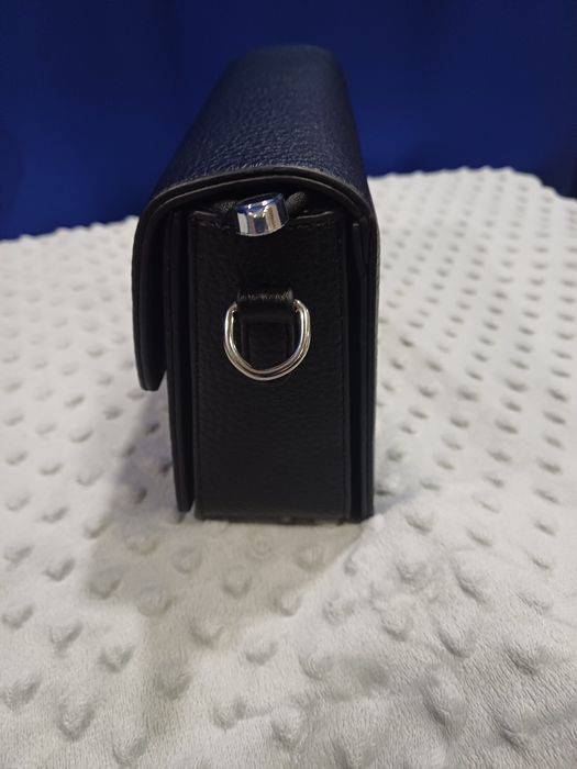 Жіноча чорна сумка кросбоді