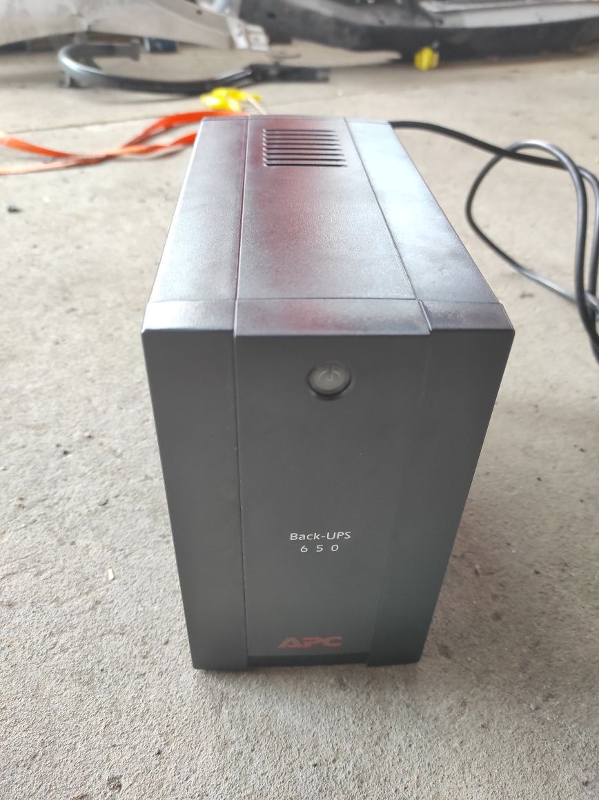 Джерело безперебійного живлення APC Back-UPS 650VA