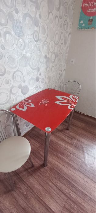 Продам кухонний стіл. Стан нового.