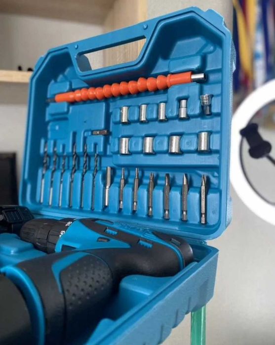 Акумуляторний шуруповерт в кейсі на 12v