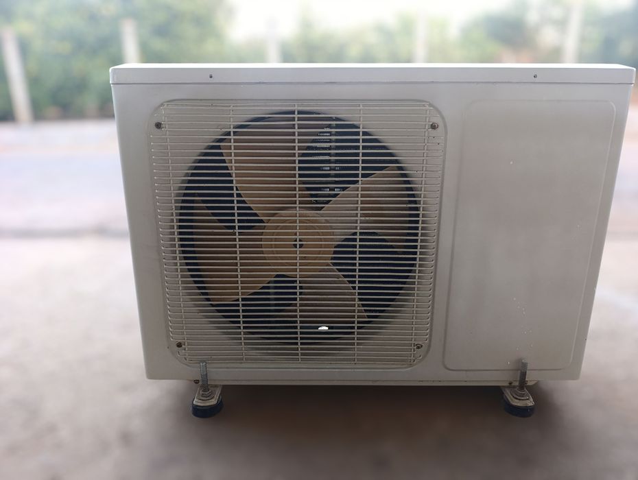 Máquina exterior de ar condicionado