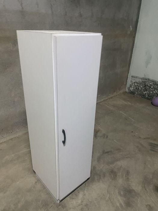 Movel estreito para arrumação