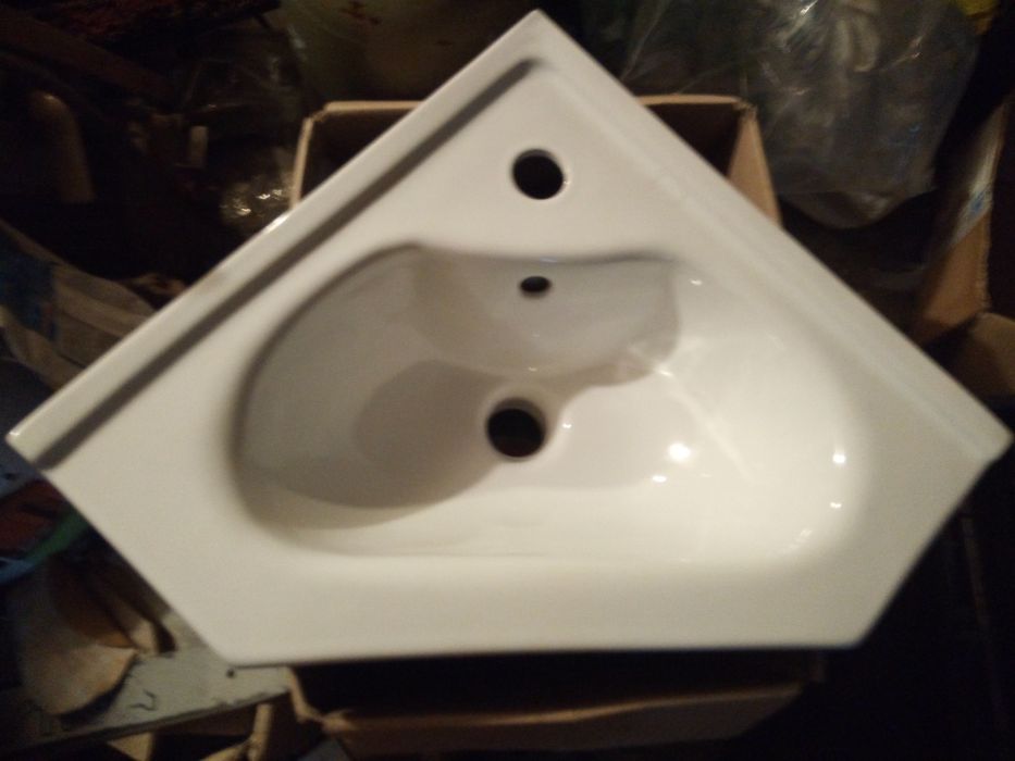 Umywalka narożna nowa
