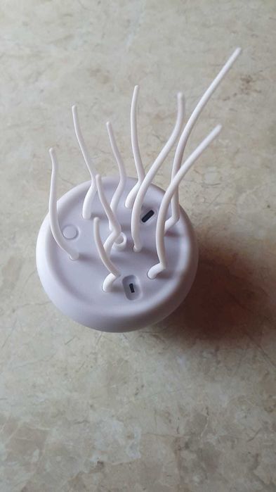 Bioniczna meduza RGB – lampka z ruchomymi mackami i USB