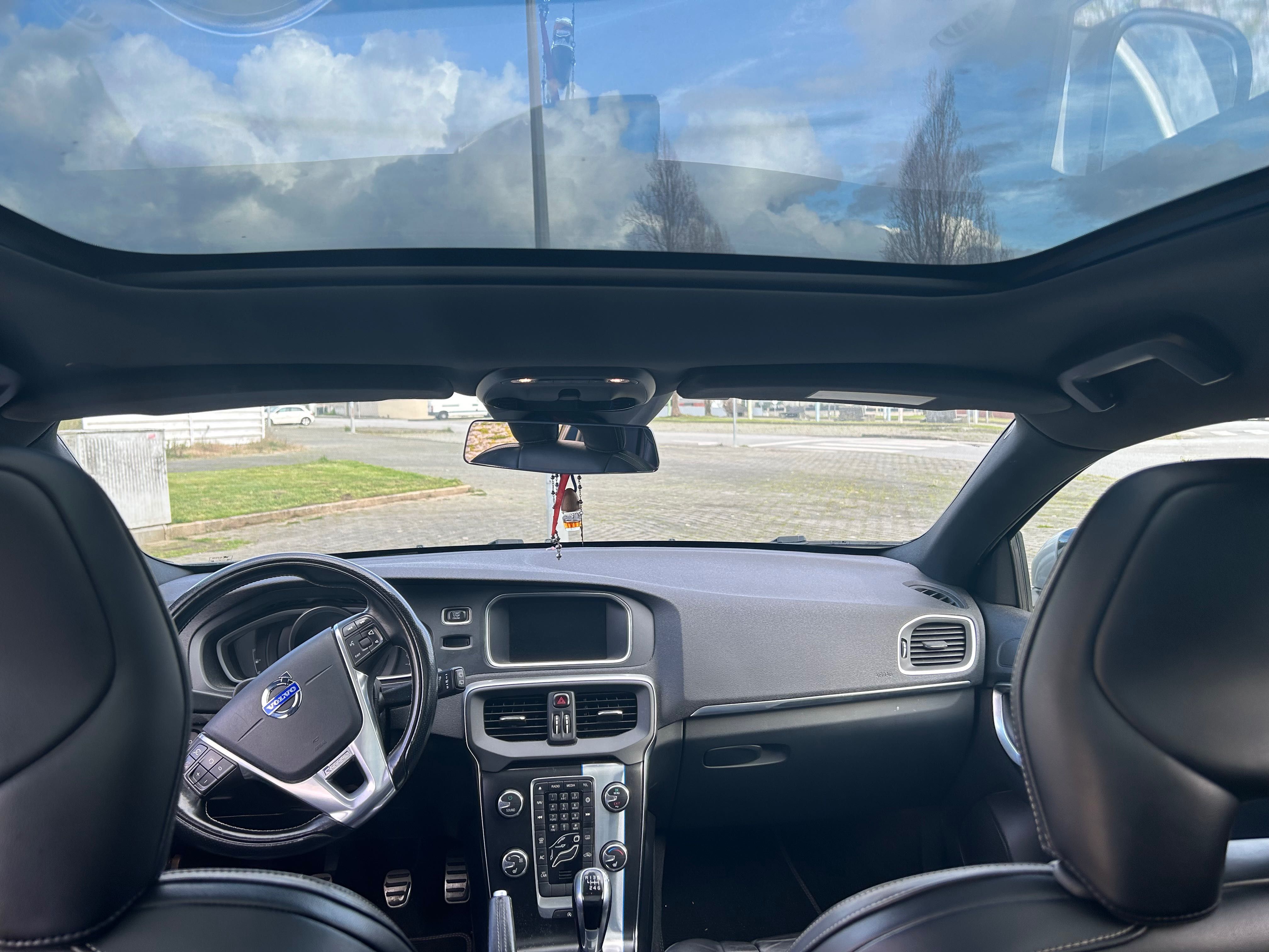 Volvo V40 R Design