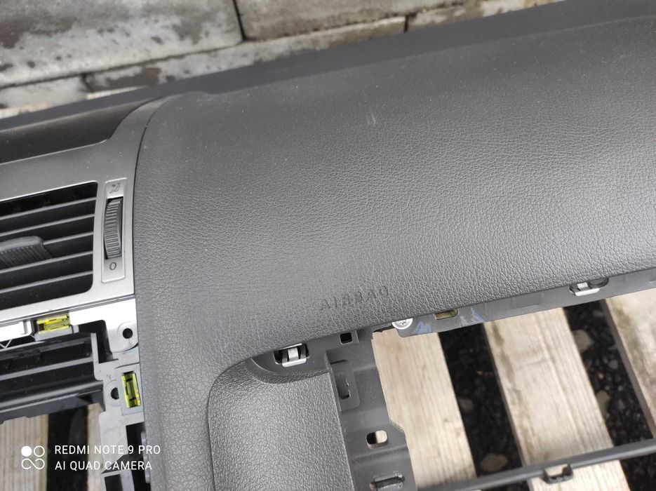 VW Touran deska rozdzielcza konsola pasy poduszki Europa oryginal