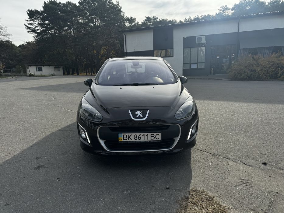 Peugeot 308 2012 року