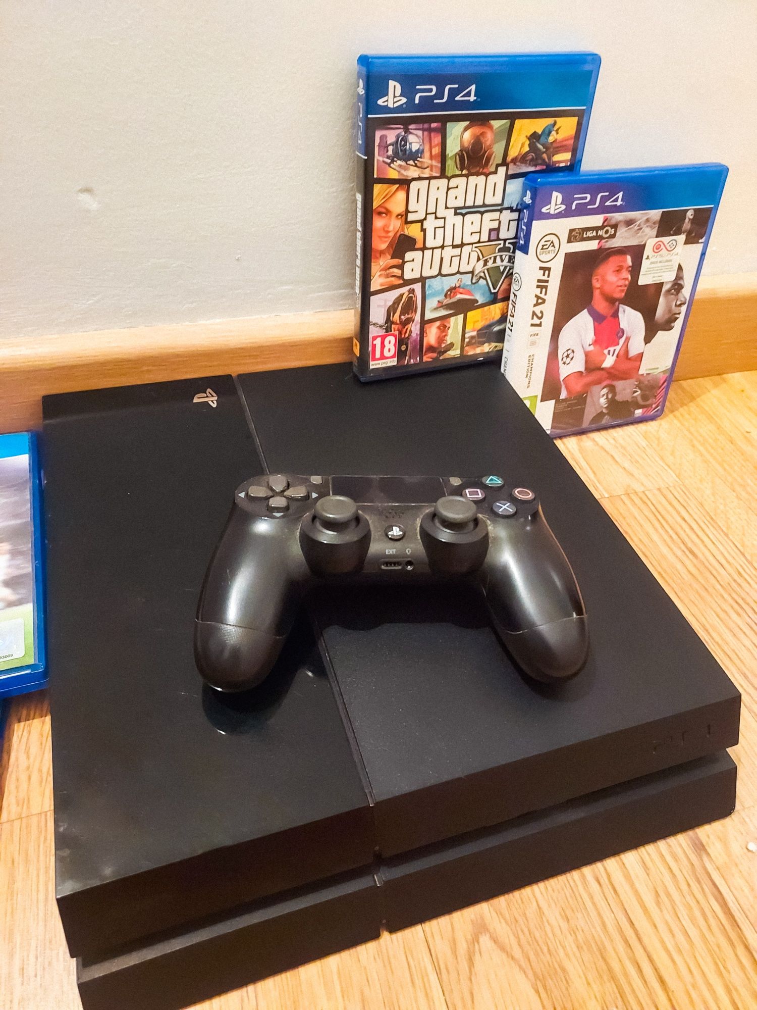 PlayStation 4, Original, 1TB, Comando e cabos, com jogos (na descrição