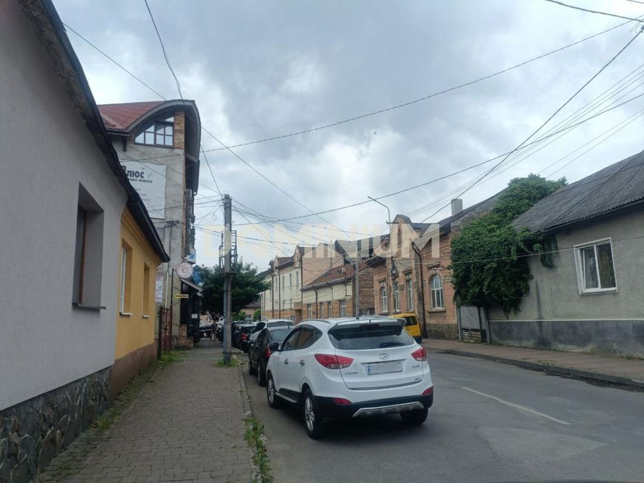 Здається комерційне приміщення біля центра Хуста