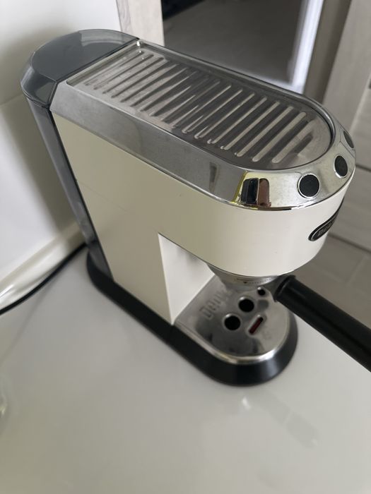 Кавоварка ріжкова Delonghi