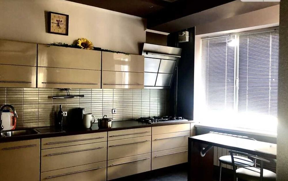 Оренда. вул. Сахарова, 80-А Новобуд Ближній центр Трирівнева. Паркінг!