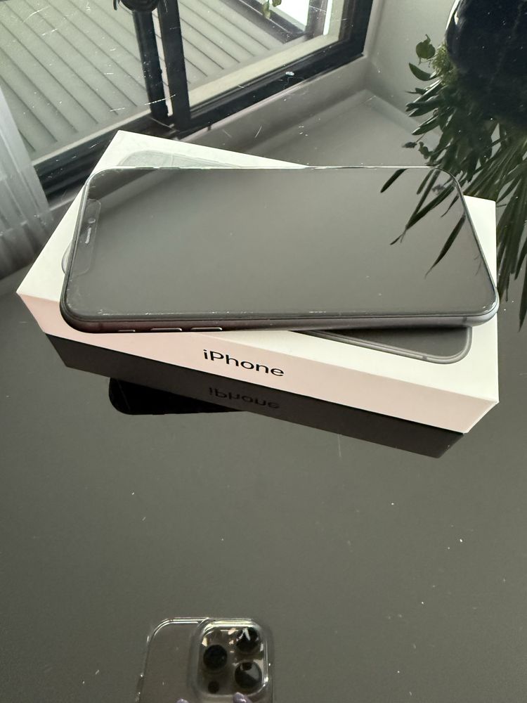 Iphone 11 czarny kabel opakowanie etui ideal