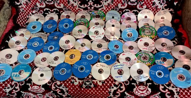 Записані диски ( фільми, мультфільми, документалки та ігри)