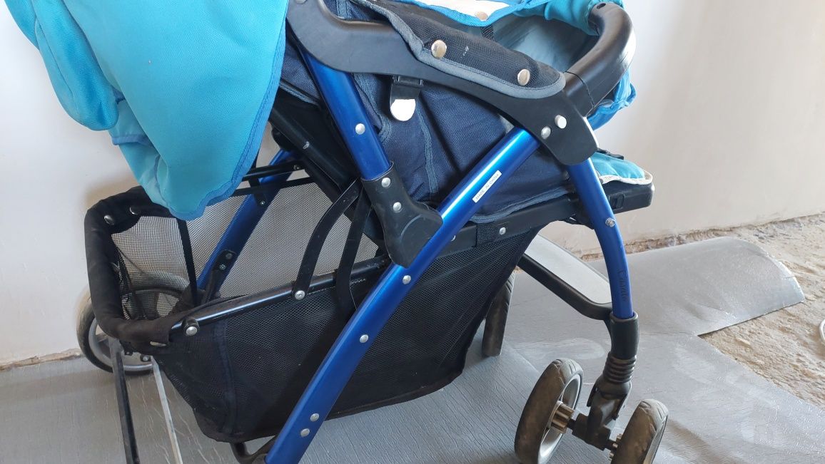 Прогулянкова коляска, дитячий візок