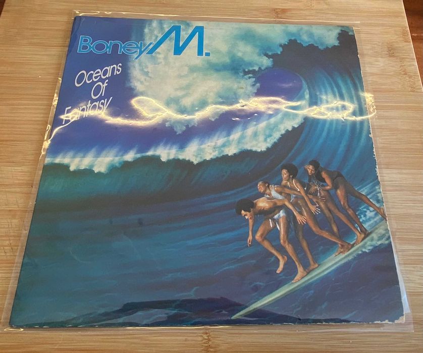 Álbum em vinil: Boney M - Oceans of Fantasy, editado em 1979