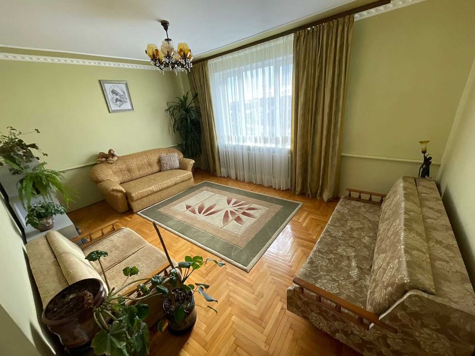 Продається двоповерховий будинок у селі Мостиська Другі