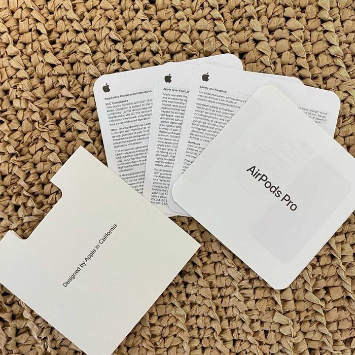 Оригінальні AirPods Pro 2 у стані нових.