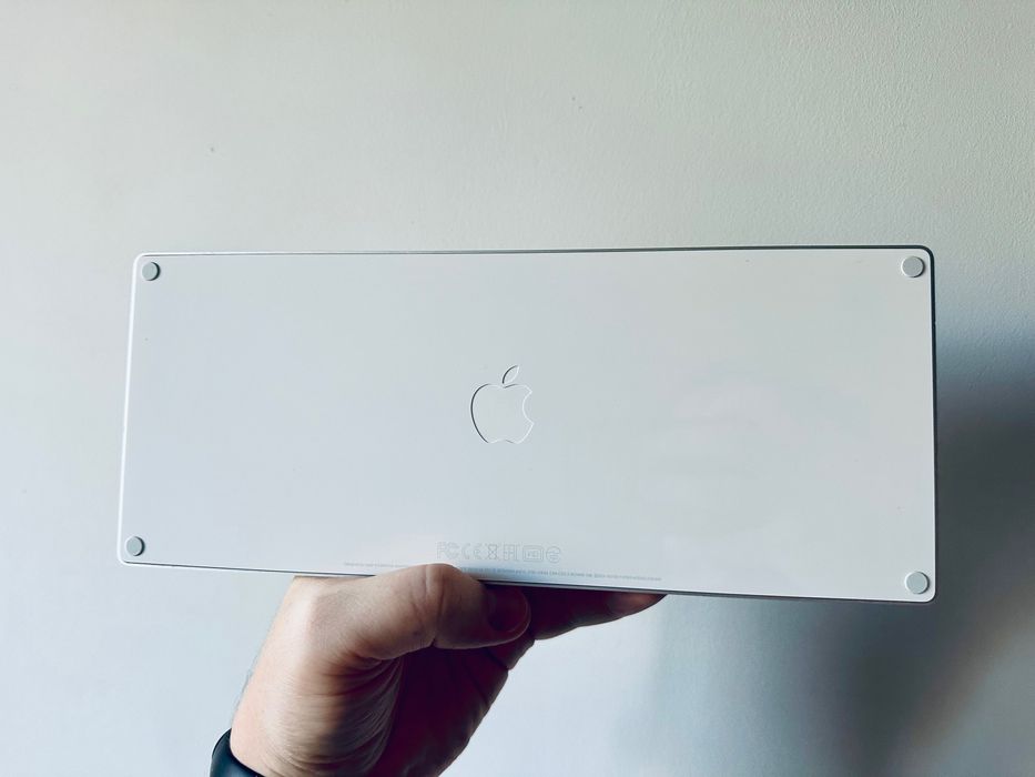 Клавиатура Apple Magic Keyboard A1644 в отличном состоянии
