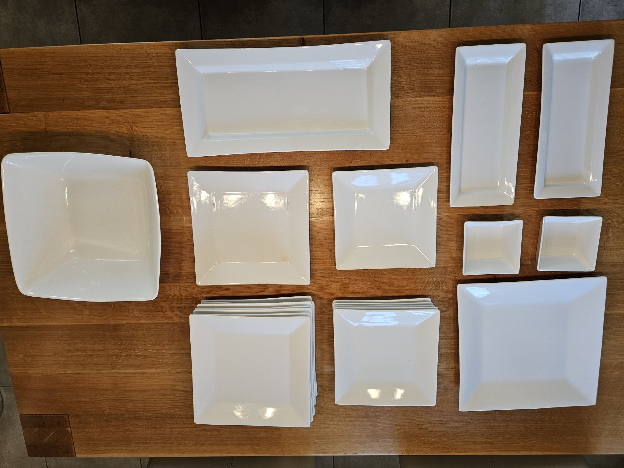 Komplet z białej porcelany