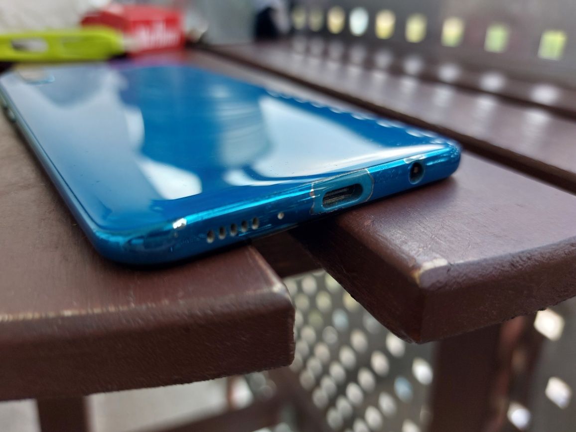 Samsung Galaxy A50 niebieski z casem
