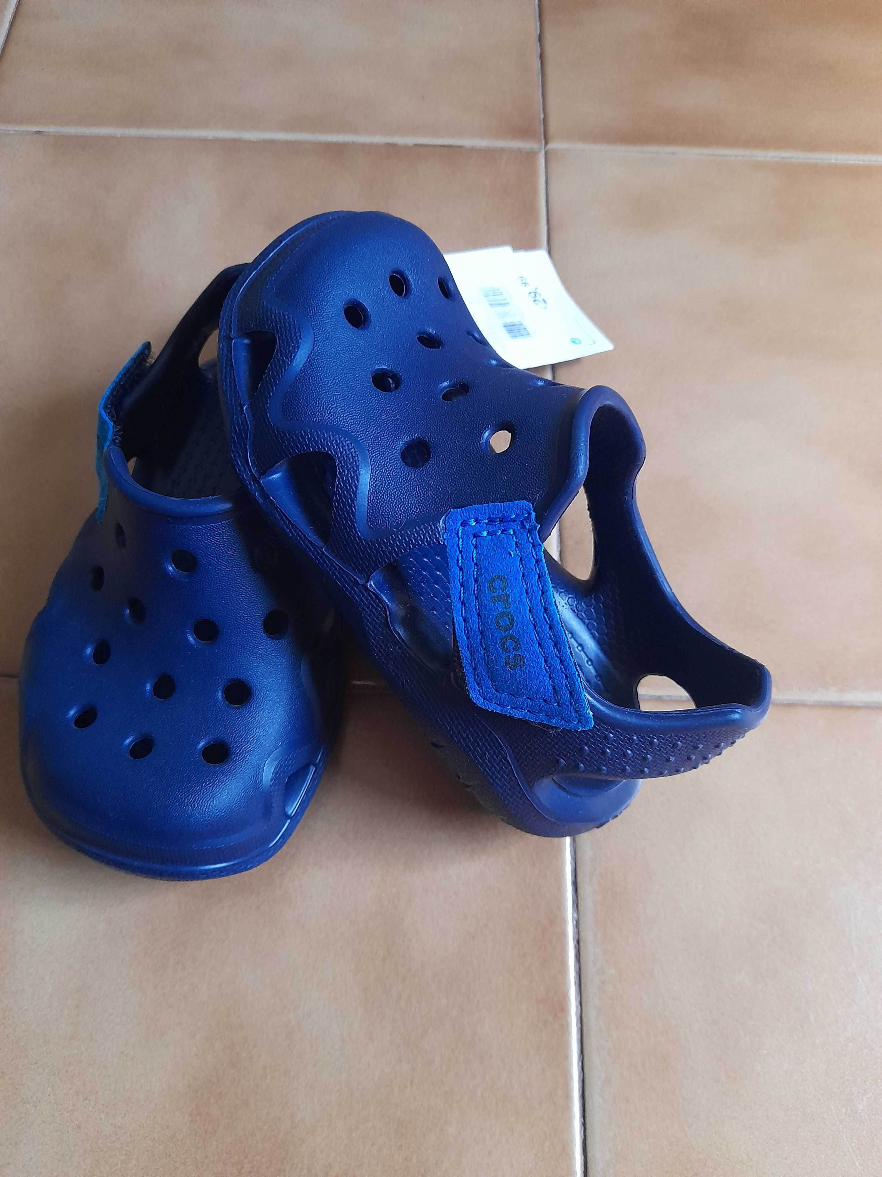 Crocs 22-23 novas