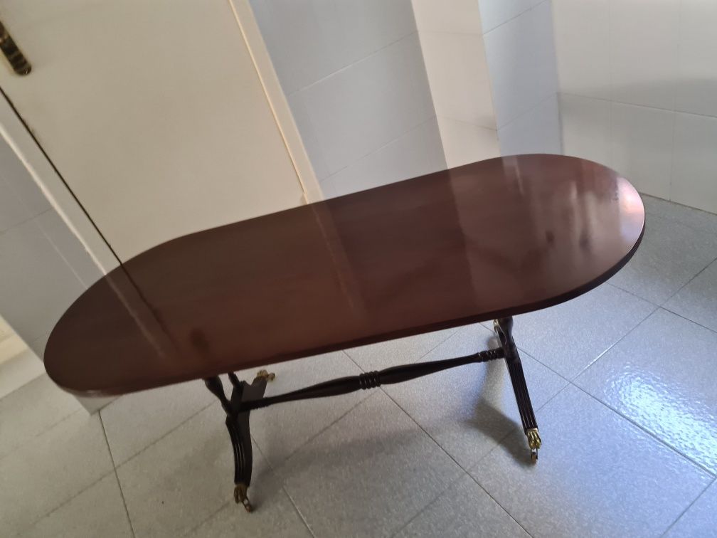 Mesa de sala/apoio em mogno