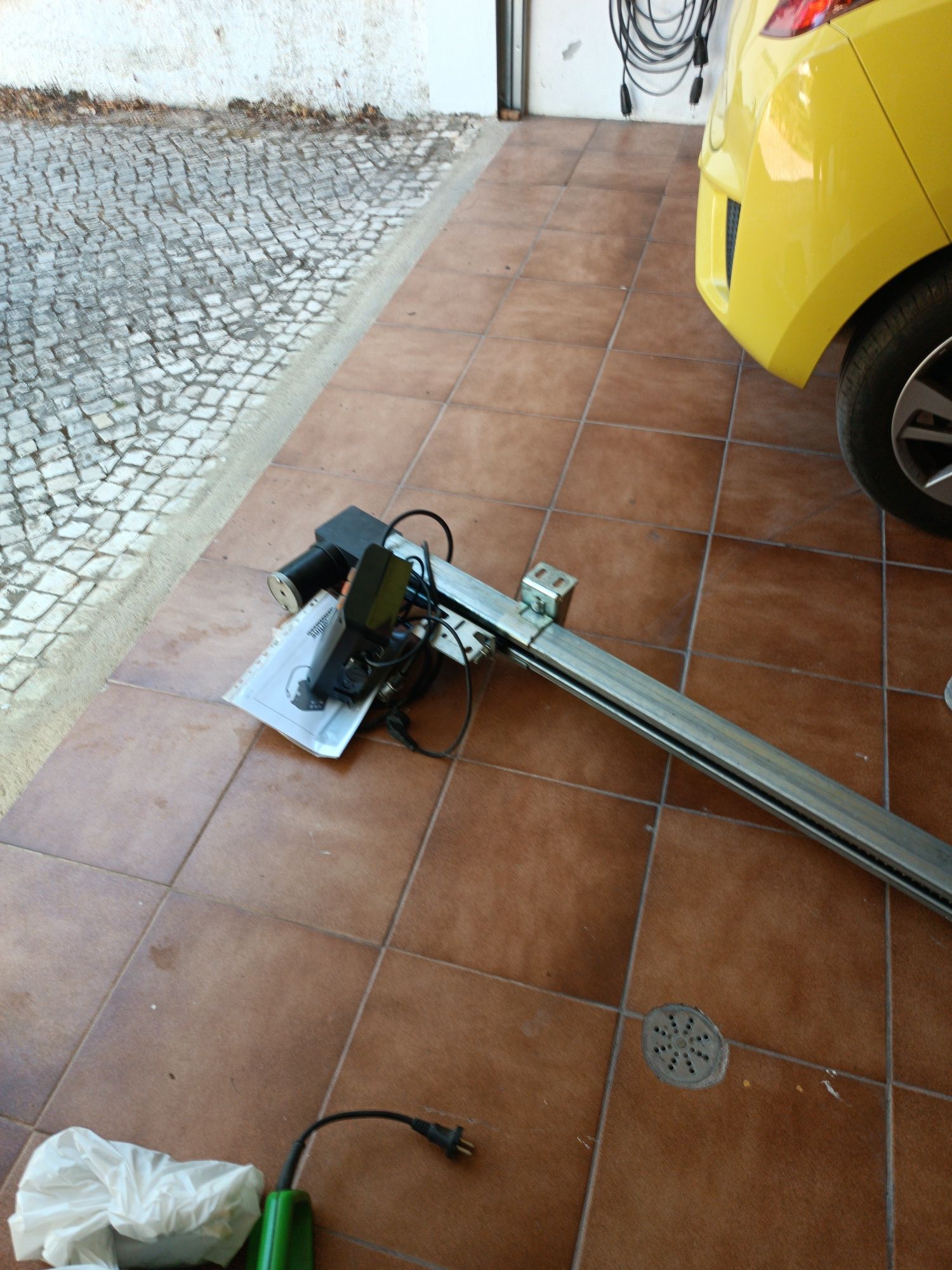 Calha e motor para portão de correr